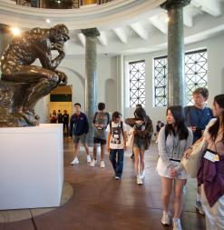 SHI students at the museum